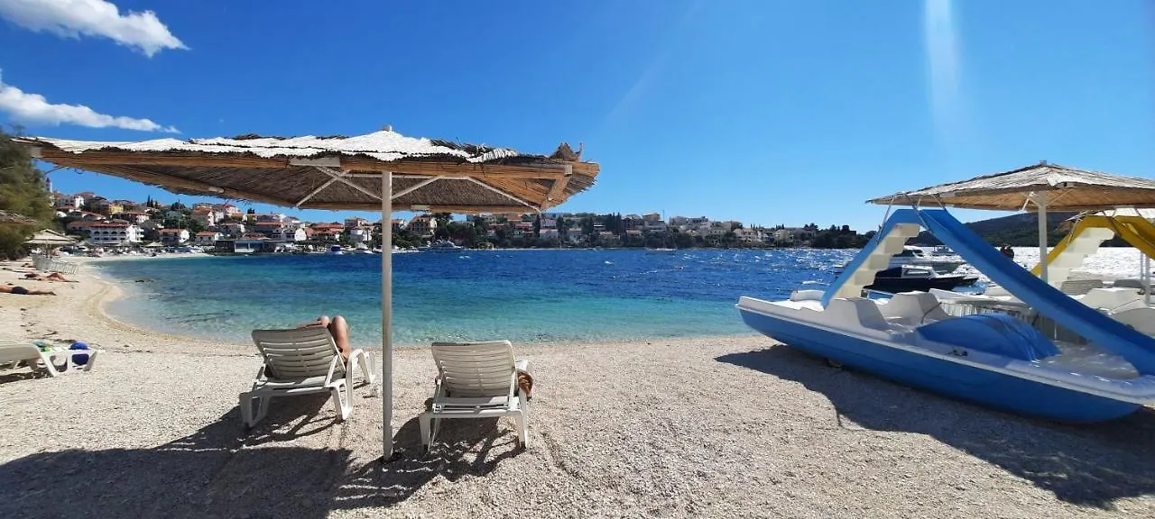 Apartments Ana Bilota Seget Vranjica