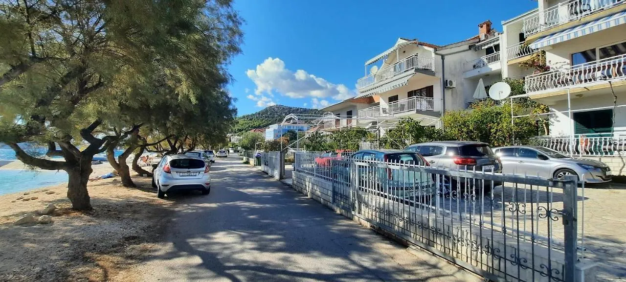 Apartments Ana Bilota Seget Vranjica