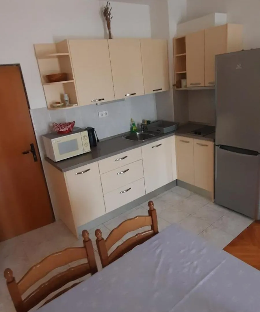 Apartments Ana Bilota Seget Vranjica