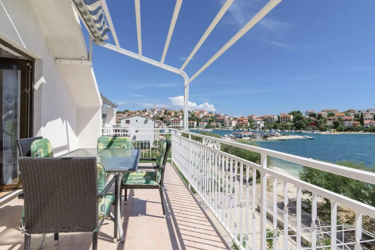 Apartments Ana Bilota Seget Vranjica