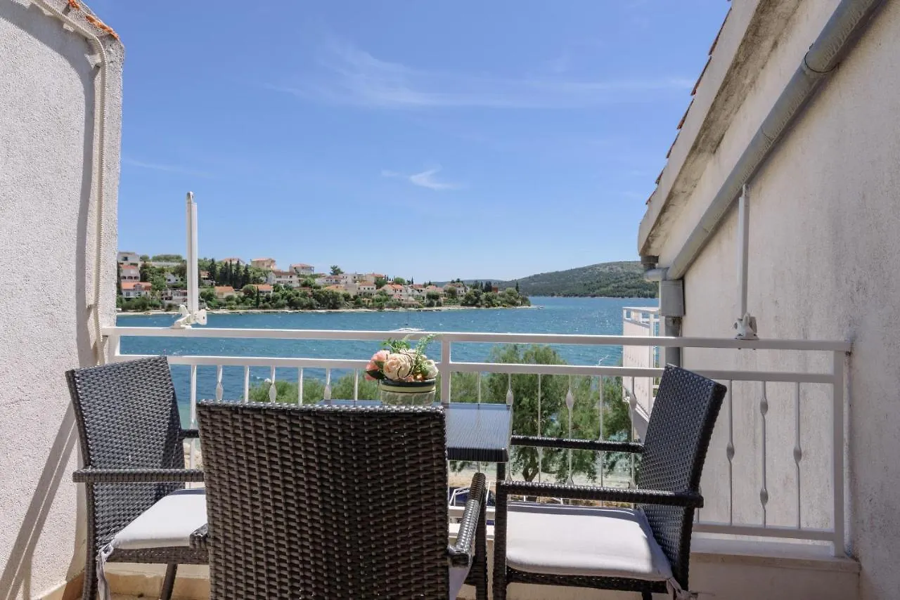 Apartments Ana Bilota Seget Vranjica 0*,